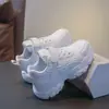 Tênis Esportivo Infantil com Superfície de Couro, Novo Estilo Primavera 2026, Dad Shoes para Meninas, Tênis de Corrida da Moda para Meninas Mais Velhas