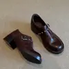 Versão em Pele de Cordeiro! Sapatos Mocassins Femininos Versáteis Pretos com Bico Redondo, Rebites e Fivela de Cinto, Confortáveis Sapatos de Couro com Salto Grosso