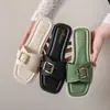 Zapatillas de moda para mujer, ropa de verano, zapatos de playa antideslizantes, nuevas sandalias casuales de suela plana con hebilla cuadrada, venta al por mayor