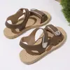 Sandalias planas casuales de mujer con correa de velcro, moda casual cruzada europea y americana, otoño 2026, tacón bajo, venta al por mayor