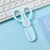 Tijeras de seguridad para estudiantes estilo flor de dibujos animados con cubierta de mango anti-pellizco, tijeras de seguridad para manualidades infantiles, en stock para venta al por mayor