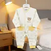 Modelo Nuevo Otoño 2026 Tallas 73-90 Mono de Algodón Suave para Bebé con Bordado de Dibujos Animados Sin Costuras, con Pies, Traje de Gateo con Cuello Alto