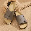 Sapatos Birkenstock femininos 2026 novos chinelos de dedo de tira única com fivela dupla de verão sola de cortiça sandálias antiderrapantes para exterior sapatos masculinos slip-on