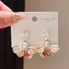 Pendientes de Flor de Perla y Circonita de Plata Electrodopada con Oro Real de 18K Pendientes de Moda Exquisitos de Nicho de Gama Alta para Mujer