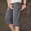 Pantalones Cortos Finos de Verano para Hombre con Bolsillos con Cremallera, Corte Recto Holgado, Shorts Deportivos de Seda Helada, Shorts Casuales Grandes, Longitud 7/8
