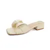Sandálias de Salto Grosso Weiwei Girl 3358-1 para Férias de Verão, Uso Externo, Combinam com Saias, Chinelos com Laço de Bolinhas para Mulheres