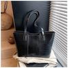 Bolsa Feminina Simples Transfronteiriça 2026 Nova Moda Tendência Padrão Crocodilo Bolsa de Ombro Coreana Grande Capacidade Bolsa Tote
