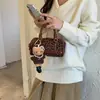 Bolsa Boston transversal versátil de nicho feminina, novo estilo para o trajeto outono e inverno 2026, bolsa de mão com estampa de leopardo, bolsa de ombro