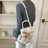 Bolsa de poá nicho super popular estilo coreano para mulheres, nova bolsa transversal versátil e estilosa 2026, bolsa de mão requintada, bolsa cilíndrica