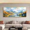 Pintura de Paisagem para Decoração de Parede de Sala de Estar, uma Peça Tradicional e Consagrada pelo Tempo, com uma Cordilheira como Fundo para a Parede do Sofá