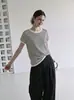 Camiseta de estilo francés con espalda descubierta para mujer con diseño de rayas, nuevo top tejido de manga corta ajustado dulce y picante para el verano 2026