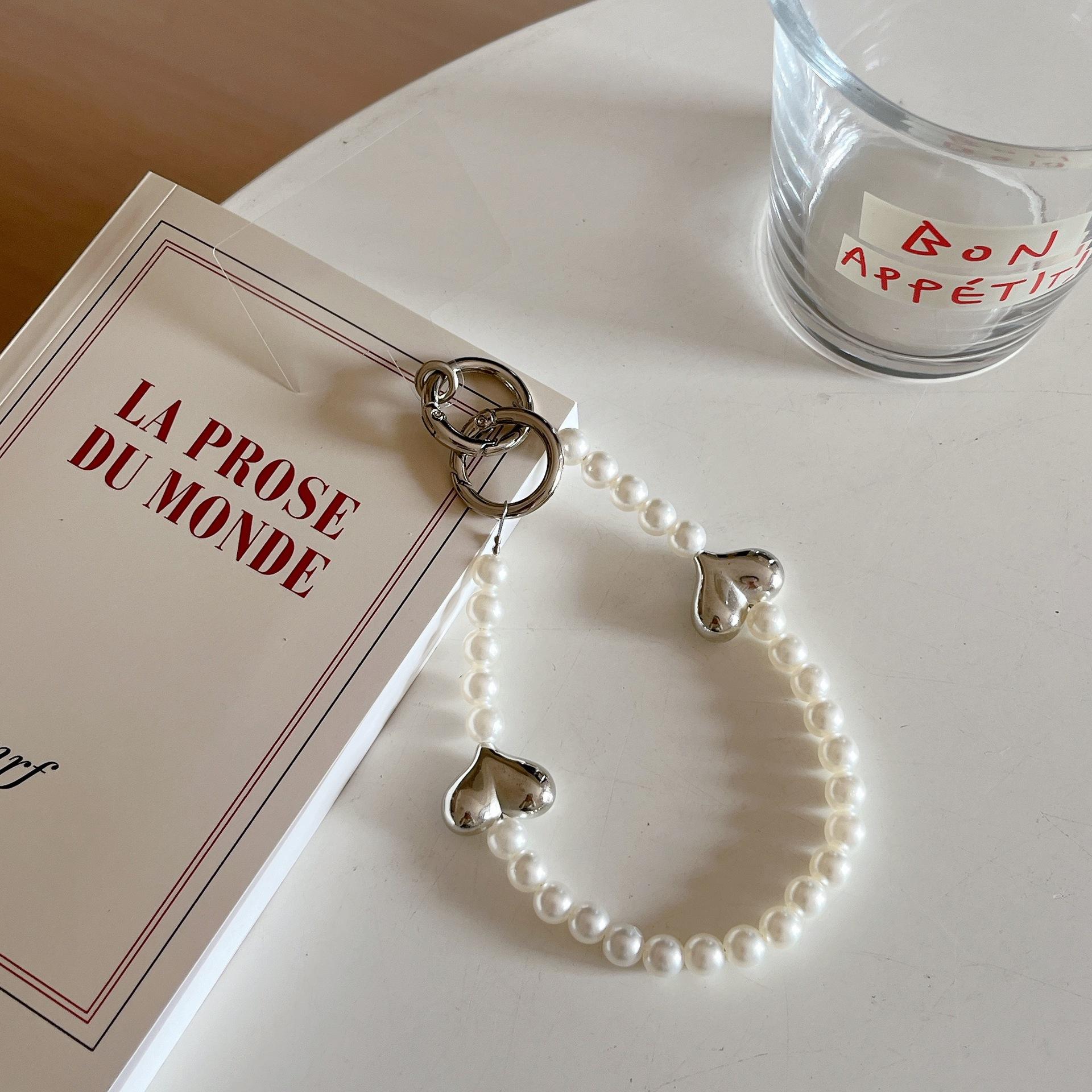 2B112B56-50E7-48DD-8D75-368265