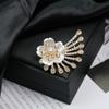 Broche de Moda Retro Flor Perla Diamante Joker de Alta Gama Color Natural Aleación Corsage Alfiler para Ropa Hebilla