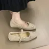 Zapatos Mary Jane adornados con flores de pedrería, planos de moda para mujer estilo francés otoño/invierno con tacón oculto y forro mullido