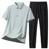 Conjunto de Dos Piezas para Hombre de Verano: Camisa Polo de Manga Corta Transpirable de Seda de Hielo y Pantalones Largos para Deportes y Ocio Juvenil, Transpirable de Seda de Hielo