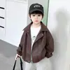 Chaqueta de Cuero para Niños 2026 Primavera/Otoño Nueva Elegante Moda Solapa Chaqueta de Cuero Superior para Niños Pequeños y Niños Ropa de Motocicleta