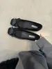 Sapatilhas Prateadas para Mulheres 2025 Novas Sapatilhas de Bico Quadrado Estilo Festa com Solas Macias Que Não Cansam os Pés, Sapatos com Elevação Interna