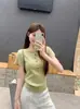 Top de Malha Colorido com Botões e Manga Curta Feminino, Novo Estilo Verão 2026, High-End Slim-Fit, Camisa Básica que Rejuvenesce