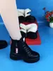 Botas Quentes de Veludo Espessado Populares Sapatos de Algodão com Solado Grosso 2025 Novo Inverno Botas Antiderrapantes de Couro Macio para Mulheres