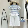 Conjunto de Verão para Meninas 2026 Novo Estiloso para Bebê Menina Listrado com Renda Manga Curta Moda Calça de Nove Pontos Casual Conjunto de Duas Peças