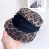 Chapéu Equestre de Topo Plano com Estampa de Leopardo Retro para Meninas Picantes, Chapéu de Jovem Repórter Versátil para Outono com Proteção Solar, Chapéu de Bico de Pato Fashion para Afinar o Rosto