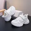 Tênis Esportivo de Malha Única Masculino e Infantil 2026 Verão Novo Casual Sapatos Brancos Antiderrapante Infantil Solado Macio Leve Tênis de Corrida