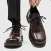 Zapatos de cuero de suela gruesa para aumentar la altura, de nicho de alta gama transfronterizos para tallas grandes, zapatos de cuero casuales de color marrón vintage para hombres, de vestir formales