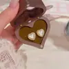 Brincos em Formato de Coração com Sensação de Luxo Leve e de Alta Qualidade, Apresentando Design Curvo de Concha e Agulhas de Prata S925, Doces e Delicados, Brincos Versáteis e Elegantes