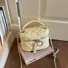 Bolso de cadena acolchado estilo Chanel para mujer, nuevo modelo de verano 2026, bolso de mano de alta gama para el día a día, bolso bandolera tipo cubo caja