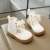 Botas femininas, nova coleção primavera e outono 2026, botas de couro infantis da moda com sola macia, botinhas florais e estilosas de princesa