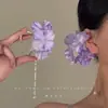 Amor Rosa ~ Pendientes de Flores Rojas Retro Sin Perforaciones, Pendientes Estilo Vacaciones Foto en la Costa