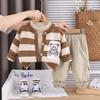 Conjunto de Roupa de Outono para Meninos 2025 Novo Estilo Infantil Suéter Listrado Cardigã Conjunto de Três Peças Roupa de Bebê Primavera e Outono