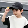 Boné de Baseball Infantil para Meninas e Meninos, Proteção Solar para Passeios, Esportes ao Ar Livre, Chapéu de Sol Versátil, Boina Plana com Letra Masculina