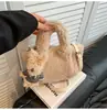 Bolsa Peluda Linda para Mujer 2025 Otoño e Invierno Nueva Bolsa Cruzada de Felpa, Bolso de Hombro Tipo Tote Grande, Moderno y Versátil