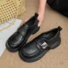Cien estilos nuevos con zapatos de tacón alto de plataforma de boca profunda, zapatos de cuero redondos estilo británico de suela gruesa para personas bajas, Primavera/Otoño 2026