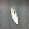 Zapatos Europeos para Mujer 2023 Primavera y Otoño Nuevos Zapatos de Cuero Aceitado y Encerado Moda Huecos Tacón de Gato Zapatos de Punta para Mujer Cómodos de Tacón Bajo Zapatos de un Solo Color