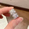 Anel Exquisito Vazado Estilo Palácio para Mulheres, Anel Aberto Fashion com Borda Larga Geométrica Personalidade, Anel para Dedo Indicador com Design de Nicho