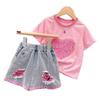 Conjunto de Moda Duas Peças para Meninas Verão 2025 Novo Roupa Infantil Tops de Manga Curta com Coração Lantejoula e Jeans Rasgado