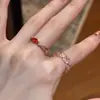 Anillo de Diamantes en Oro Rosa de Lujo Ligero con Patrón de Rombo, Anillo Vintage para Dedo Índice con un Toque de Alta Gama, Versátil y Moderno