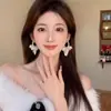 Pendientes de Perla en Forma de Pétalo Estilo Resort Francés Super de Hada, Pendientes Elegantes de Borla de Concha de Lujo Ligero y de Alta Gama para Mujer