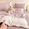 Juego de ropa de cama estilo francés para otoño e invierno, juego de cuatro piezas, funda de edredón de gasa de doble capa de algodón puro, sábana, protector de colchón, juego de tres piezas para dormitorio 44
