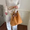Bolsa de Pelúcia Camurçada de Alta Qualidade Feminina 2026 Nova Tendência Popular de Outono Super Quente Exquisiteira para o Trabalho Bolsa Tote de Ombro Único