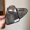 Presilha de Garra Triangular com Concha de Cetim Estilo Francês, Acessório de Cabelo Versátil de Alta Qualidade e Tendência para a Parte de Trás da Cabeça