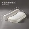 Almohada de tracción popular transmitida en vivo con núcleo de espuma viscoelástica de rebote lento, protección para el cuello, ayuda para dormir, tela brillante, material de enfriamiento clase A