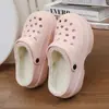 Pantuflas Personalizadas de Invierno Nuevas para Mujer Zapatos de Algodón Forrados de Felpa para Mantener Caliente para Uso en Casa Pantuflas de Algodón de Suela Gruesa Que Se Sienten Como Caminar Sobre Mierda