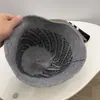 Chapéu de Tricô Novo Outono e Inverno Ins Listras Diagonais Combinação de Cores Giratória Chapéu de Balde de Lã Feminino Liso Quente Fashionável Tendência