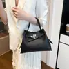Bolsa de Hombro Cruzada Portátil para Verduras Estilo Nuevo Invierno 2025 Bolso de Moda de Alto Valor Tendencia para Mujer Ligero
