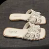Sandalias Planas de Perlas Francesas para Mujer Ropa de Exterior 2026 Nuevas Sandalias Planas de una Sola Tira Estilo Hada Talla Grande Sandalias de Playa