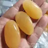 Fabricantes de jade Al por mayor piezas de mango de piedra en bruto de jade afgano natural envueltas en seda acompañadas de piezas de mango de piedra en bruto de jade de cuero