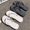 Chinelos de praia antiderrapantes Verão 2026 novas sandálias de praia femininas para uso externo resistentes ao desgaste